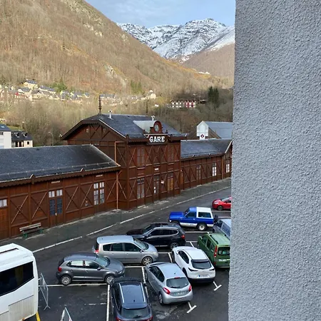 Au Pied Des Telecabines