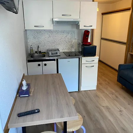 Au Pied Des Telecabines *