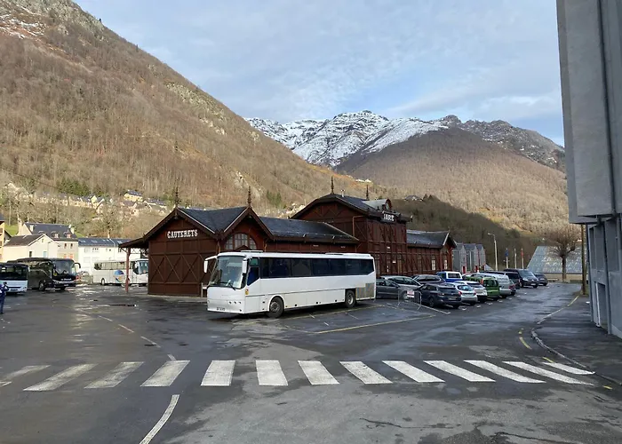 Au Pied Des Télécabines